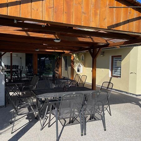 Penzion Trojna Lednice-Vhodne Na Svatby,Rodinne Akce,Teambuilding Εξωτερικό φωτογραφία