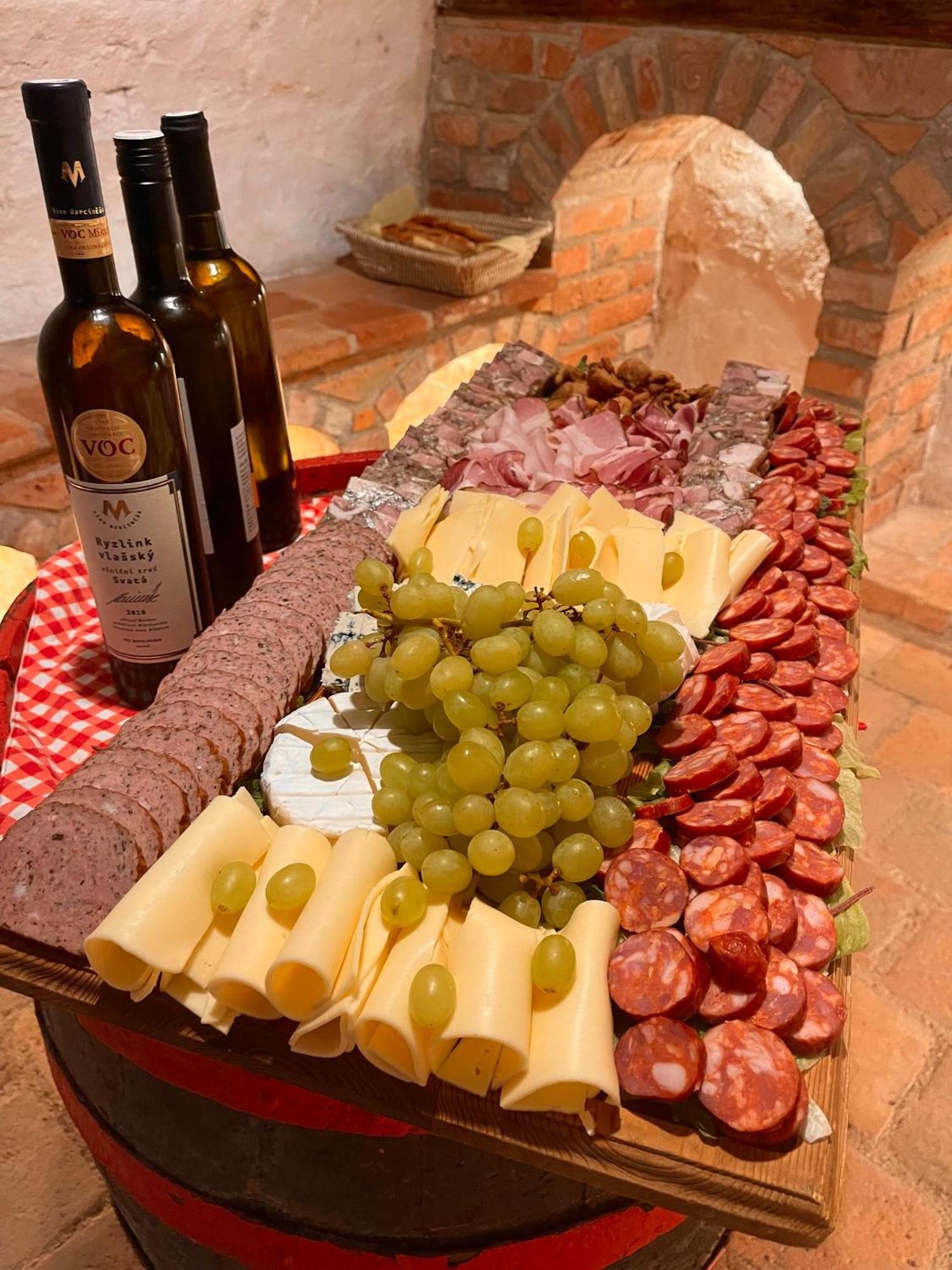 Penzion Trojna Lednice-Vhodne Na Svatby,Rodinne Akce,Teambuilding Εξωτερικό φωτογραφία
